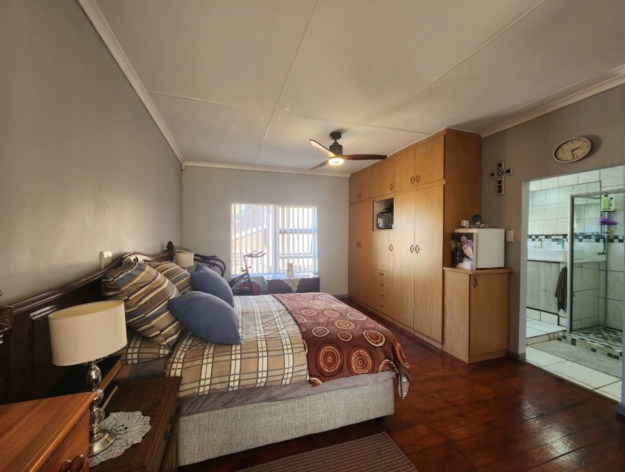 4 Bedroom Property for Sale in Rooi Rivier Rif Western Cape